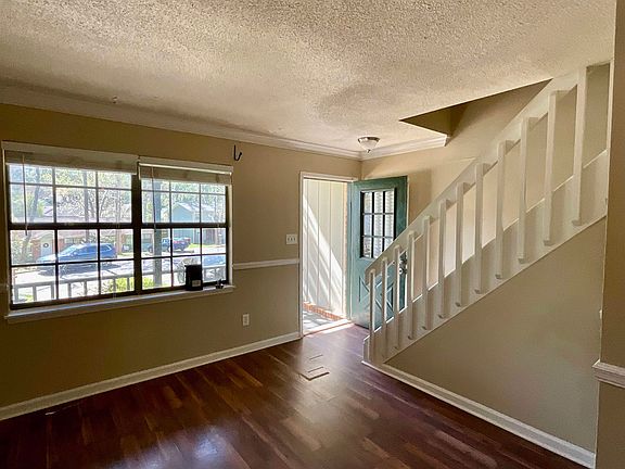 4th image of 3706 Aksarben Dr