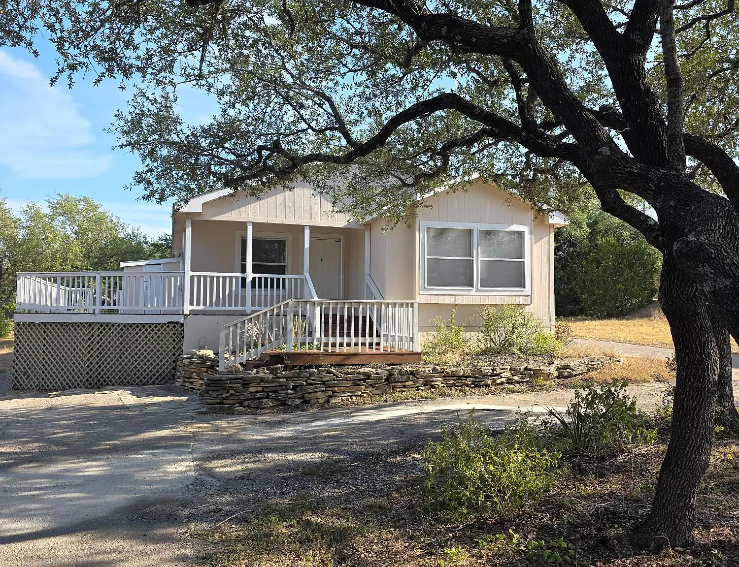 3 bed, 2.0 bath, 1568 sqft, $1,700 — Photo 1