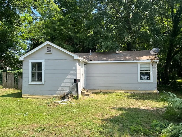 2201 Naples St — Photo 1