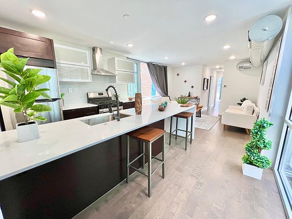 4th image of 1235 N Franklin St #11O