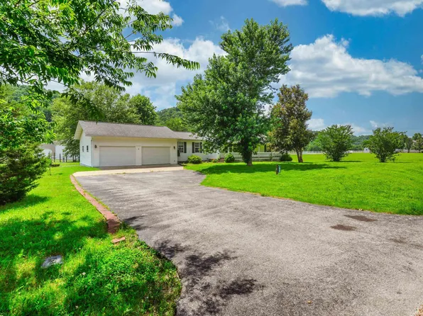 1035 Riverview Dr, Norfork, AR 72658