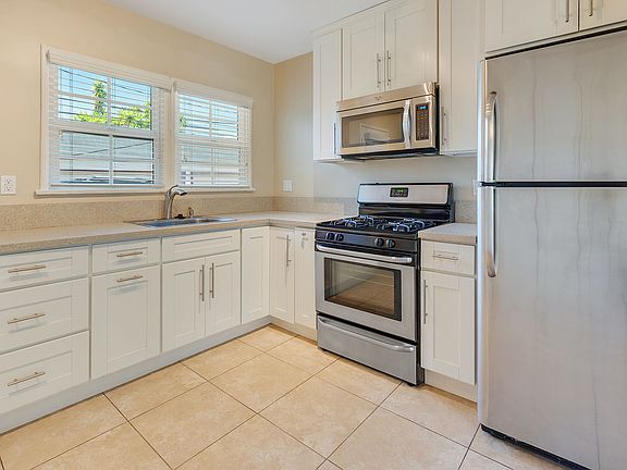 3rd image of 901 Alandele Ave #901