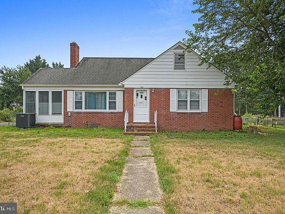 3rd image of 766 S Halsey Rd