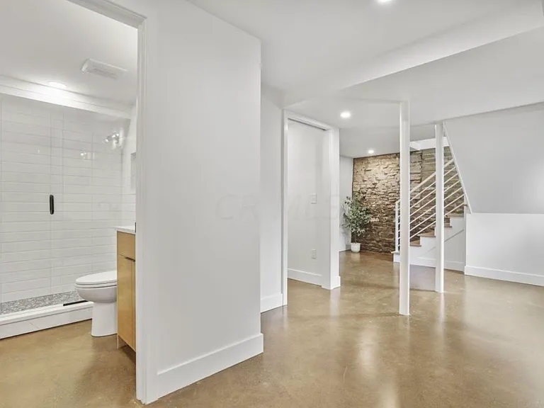 436 Broadway E — Photo 6