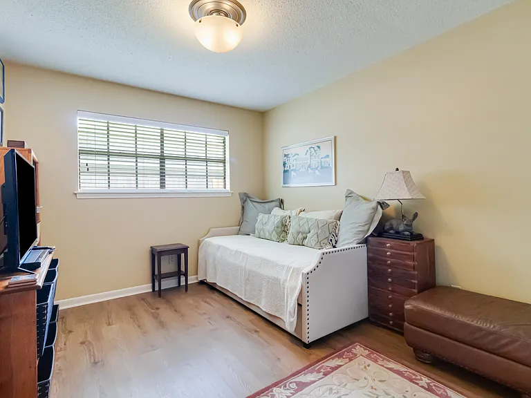412 Woodvale Ave — Photo 23