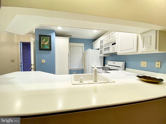 3rd image of 6924 Fairfax Dr Unit 326