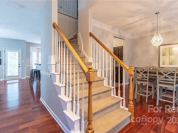 5th image of 147 Sandreed Dr