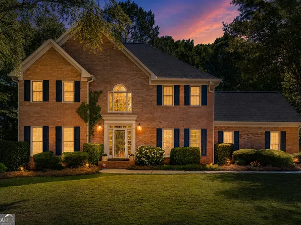 1484 Bellflower Ct SW, Lilburn, GA 30047