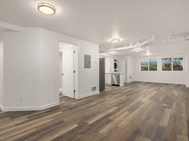 2214 Yale Ave E — Photo 21