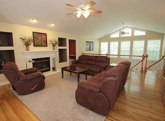 2nd image of 5975 Summerhedge Pl