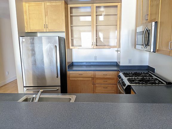 2nd image of 2333 Mission St APT 6