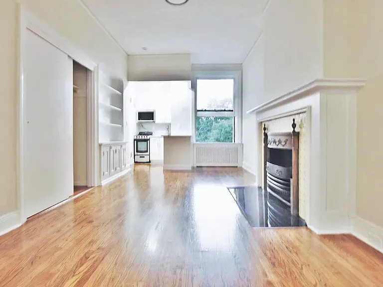 104 Riverside Dr #2B — Photo 1
