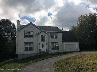 3122 Red Fox Ln, Long Pond, PA 18334
