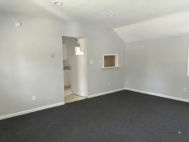 207 W Henry St #2 — Photo 8