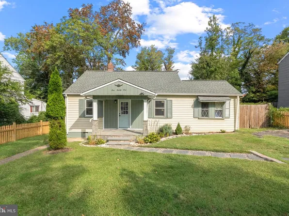 121 N Huron Dr, Oxon Hill, MD 20745