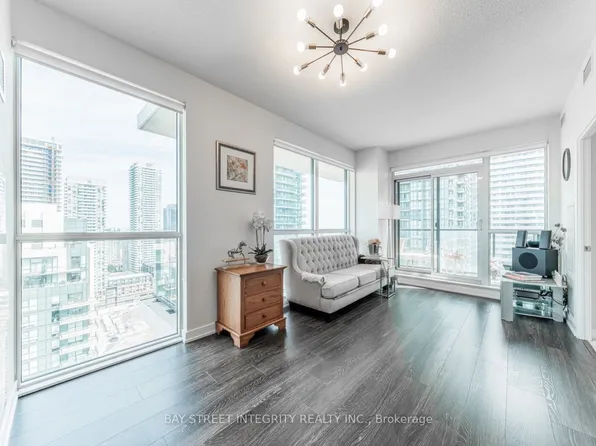 4055 Parkside Village Dr #2815, Mississauga, ON L5B 0K8
