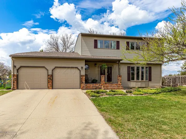 126 Prairiewood Dr S, Fargo, ND 58103