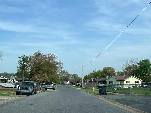 4th image of 3815 Evelyn Dr