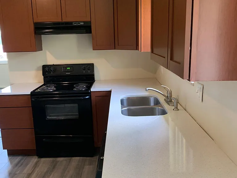 7542 Woodlawn Ave — Photo 8