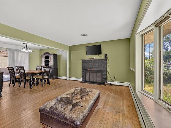 4th image of 933 Big Oak Rd
