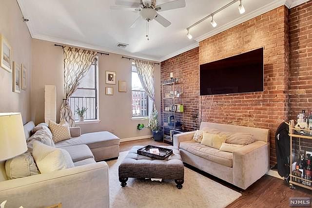 1st image of 300 1st St APT 4N