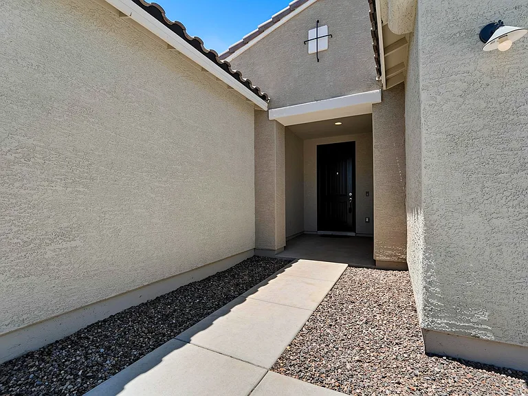 5140 N 181st Dr — Photo 2