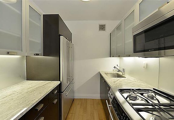 4th image of 211 E 46th St #6C