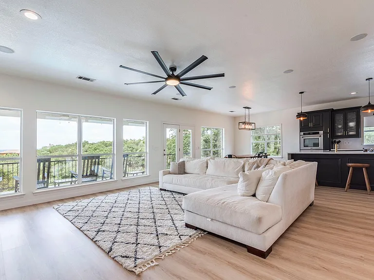 22401 Briarview Dr — Photo 17
