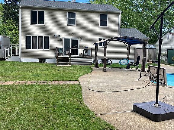 2nd image of 11 Jumping Brook Dr