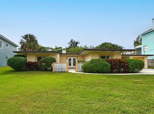 480 Island Cir, Sarasota, FL 34242