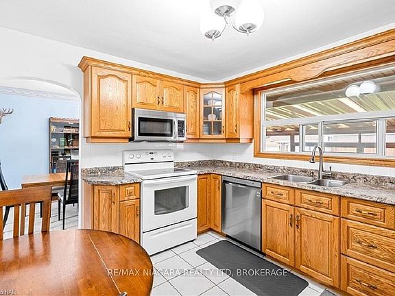 5th image of 67 Springfield St