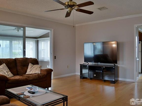 4th image of 142 Putney Ln #A