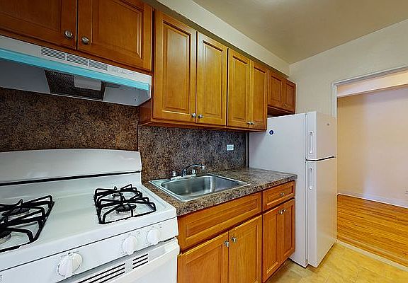 5th image of 2050 21st Dr APT 2B