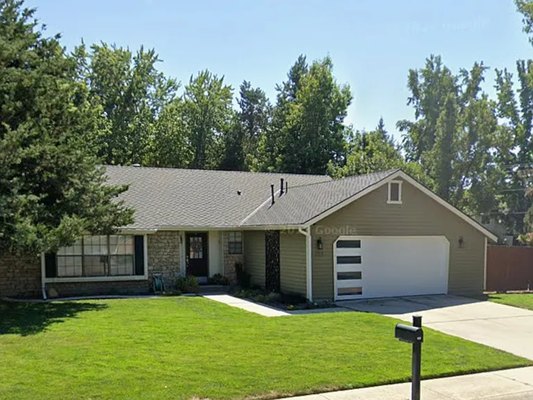 105 E Twin Willow Dr — Photo 2