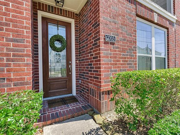 4th image of 2303 Hutchins St