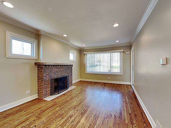 4th image of 305 W School St