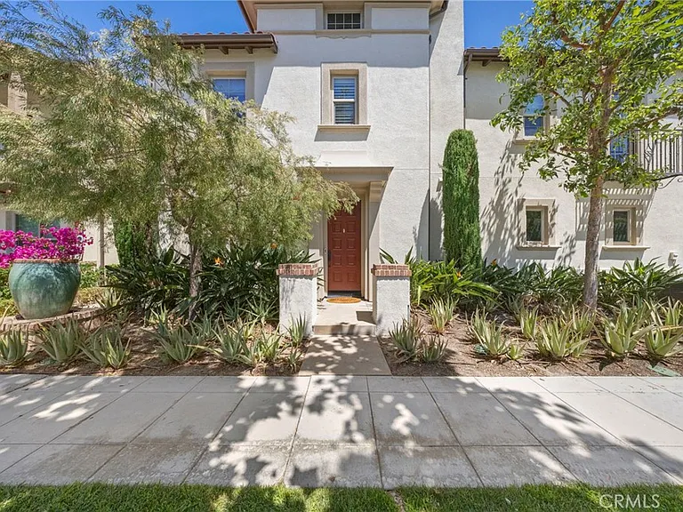 691 E Valencia St — Photo 2