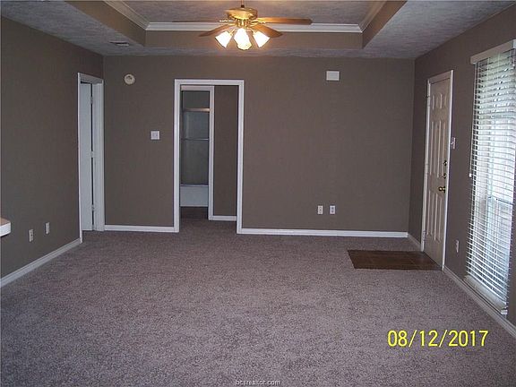 3rd image of 909 Camellia Ct