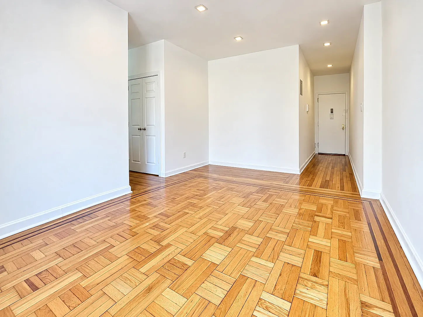 2818 Foster Avenue — Photo 2