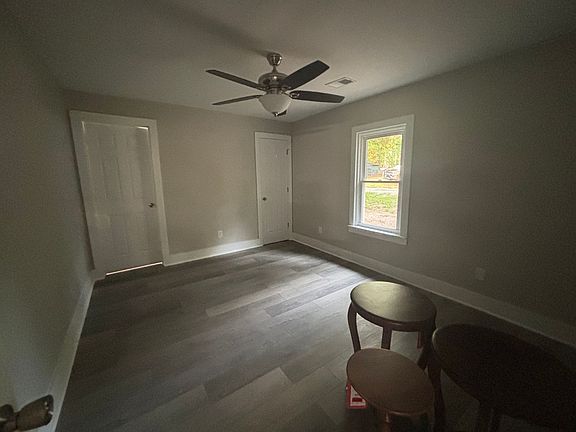 4th image of 139 Sinclair Ln #A