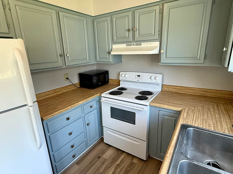 4 Dunraven Ct — Photo 3