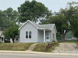 1275 Harrison Ave, Charleston, IL 61920