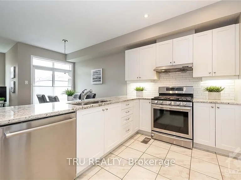 347 Ardmore St — Photo 7