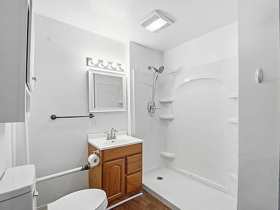 3rd image of 1723 Falls Ave