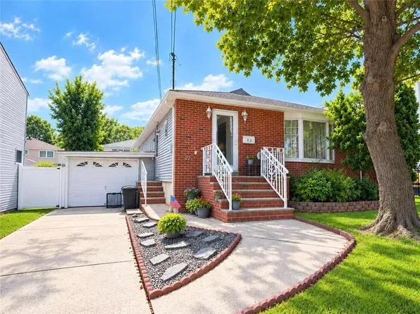 22 Pacific Ave, Staten Island, NY 10312