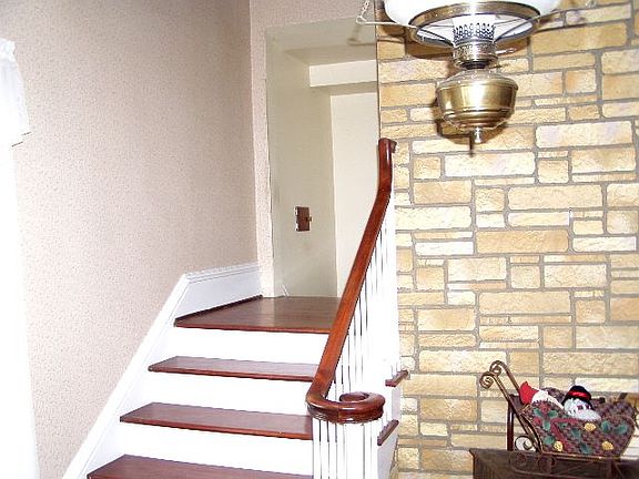 3rd image of 5 Jackson St