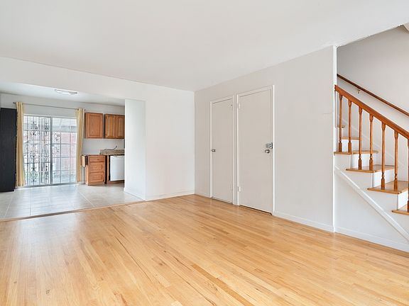 3rd image of 4869 37th St