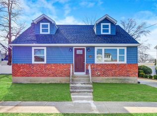 1738 Warren Pl, Merrick, NY 11566