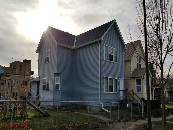 3rd image of 990 Jessamine Ave E