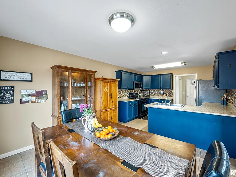 2321 W Kenfield Ct — Photo 8